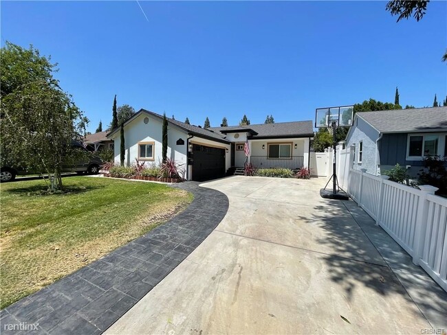 Foto del edificio - 3 br, 3 bath House - 17083 Kingsbury St