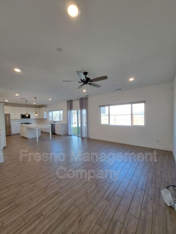 Building Photo - 911 Blue Oak Lane W
