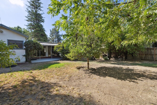 Building Photo - 23265 Leonora Dr
