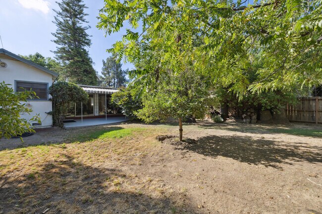 Foto del edificio - 23265 Leonora Dr