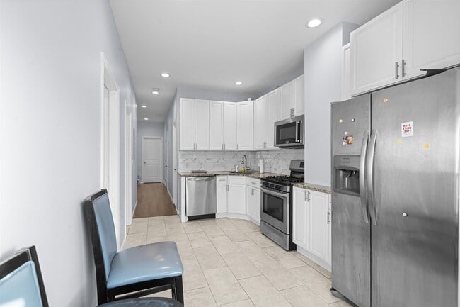 Foto del edificio - 83 Hobart Ave