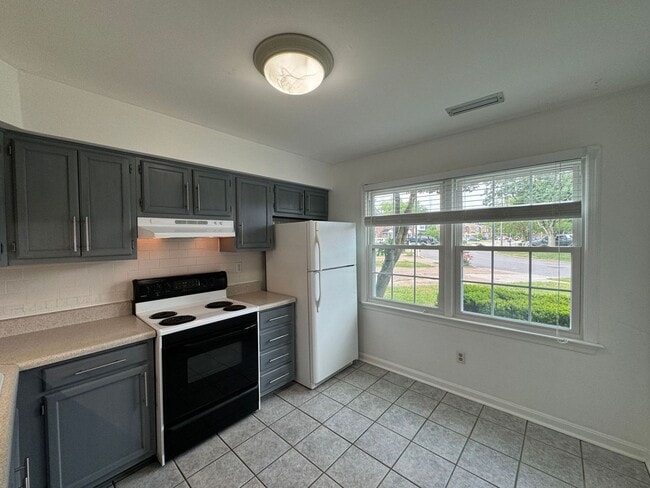 Building Photo - Welcome to this charming 3 bedroom "ASK AB...