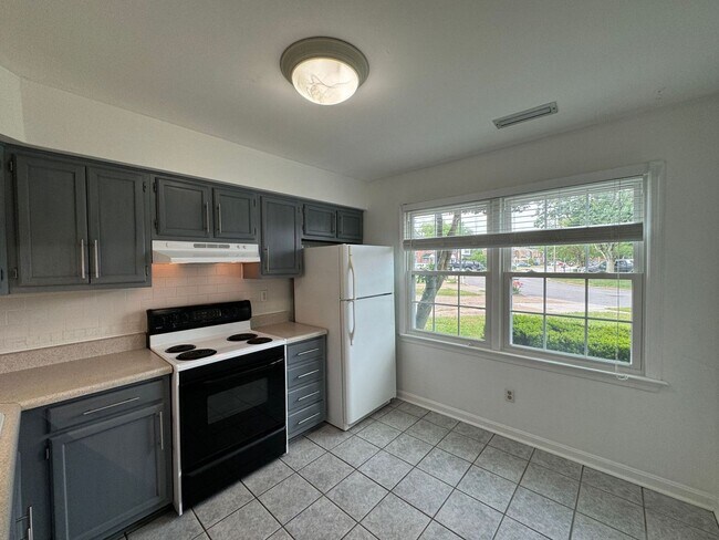 Foto del edificio - Welcome to this charming 3 bedroom "ASK AB...