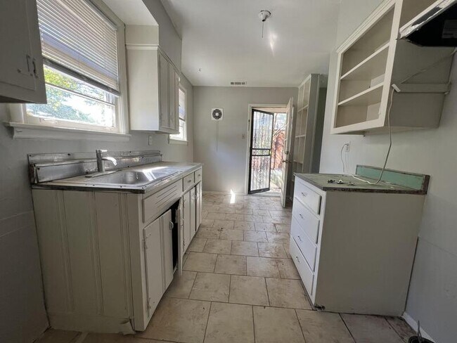 Foto del edificio - 1106 Stratford Rd