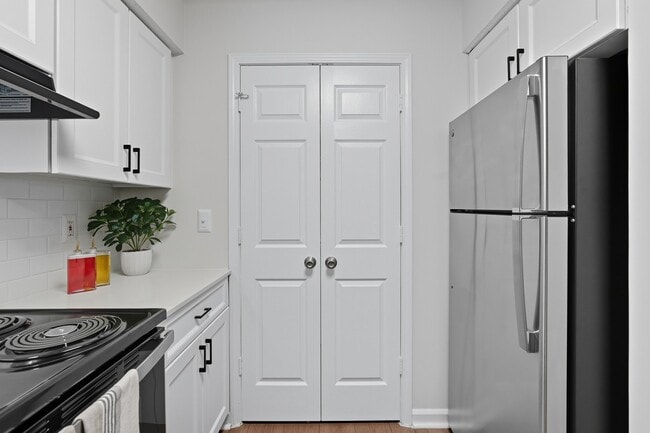 Building Photo - Chroma Park Apartments