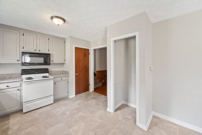 Building Photo - 58 6th Ave