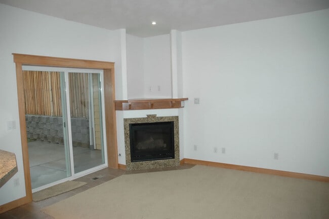 Foto del edificio - 4 Bd/3 Ba Townhouse on Pioneer Hill!