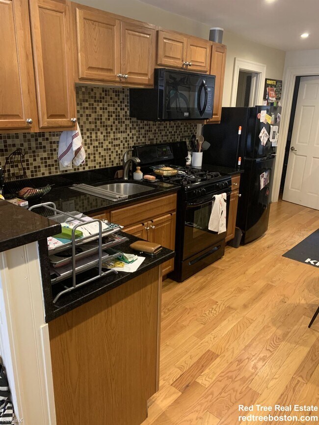 Building Photo - 1 br, 1 bath  - 65 Joy St Apt 1L