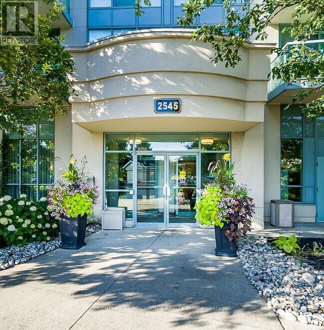 Photo du bâtiment - 2545-2545 Erin Centre Blvd
