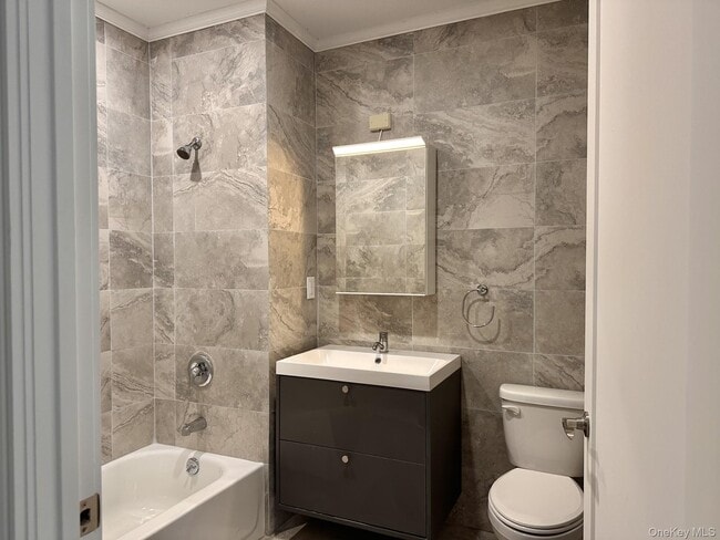 Building Photo - 362 W Merrick Rd