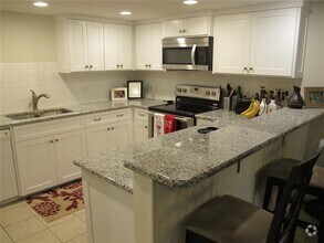 Building Photo - 6905 Thorncliffe Dr