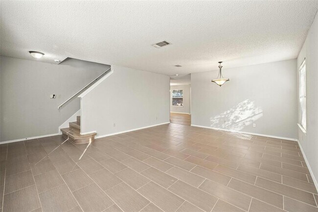 Foto del edificio - 11027 Watchful Fox Dr