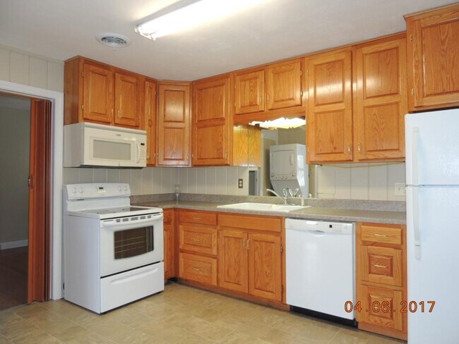 Building Photo - 204 Knob Road