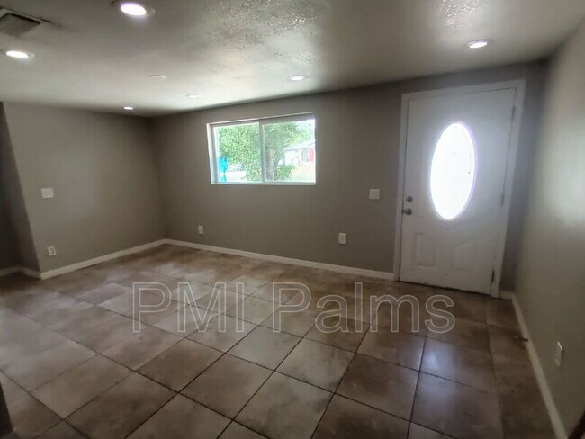 Foto del edificio - 2406 S 69th St