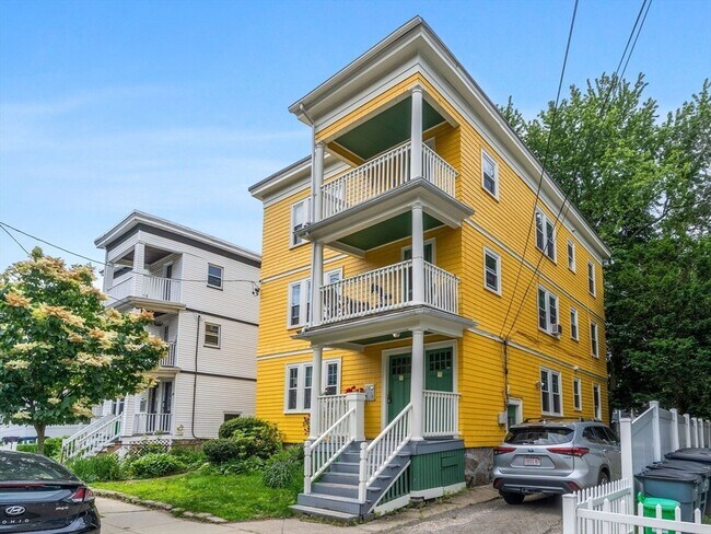 Building Photo - 137 Williams St