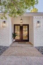 Building Photo - 10303 Chevy Chase Dr