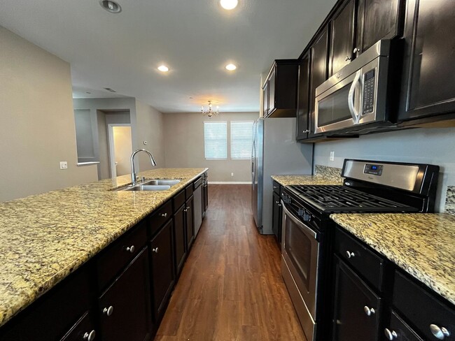Foto del edificio - Modern Comfort Meets Classic Charm – 4BR H...