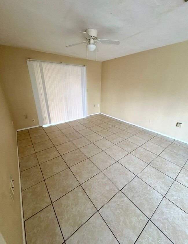 Building Photo - 2 Bedroom 2 Bathroom Single Family Home