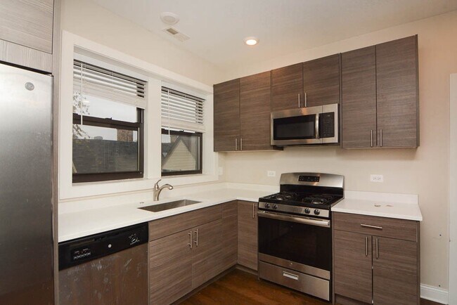 Foto del edificio - 2228 N Sawyer Ave
