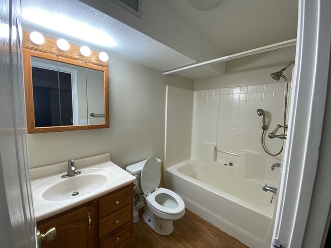2nd Bath - 1008 Tennessee St