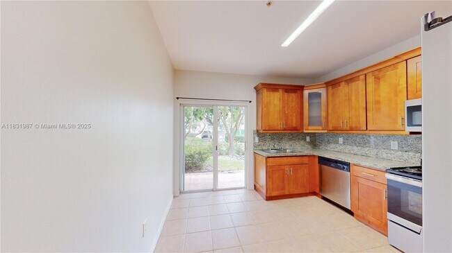 Foto del edificio - 5660 NW 115th Ct