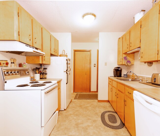 Building Photo - 75 Greenfields Drive