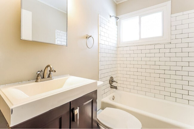 Building Photo - 2659 Niagara St