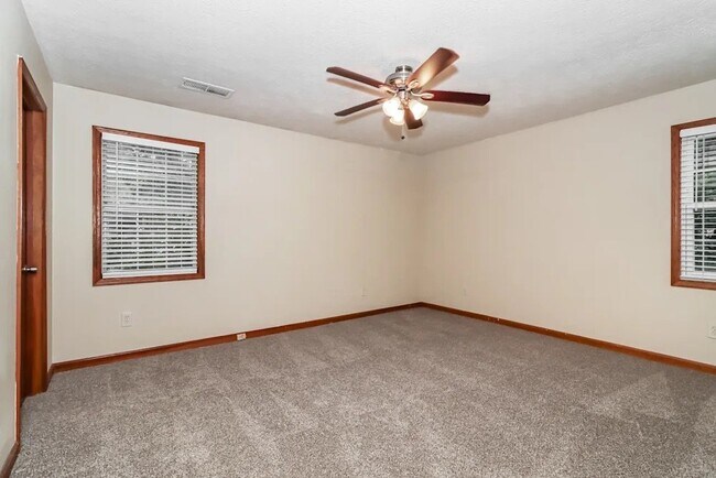 Foto del edificio - 3142 Country Lake Dr