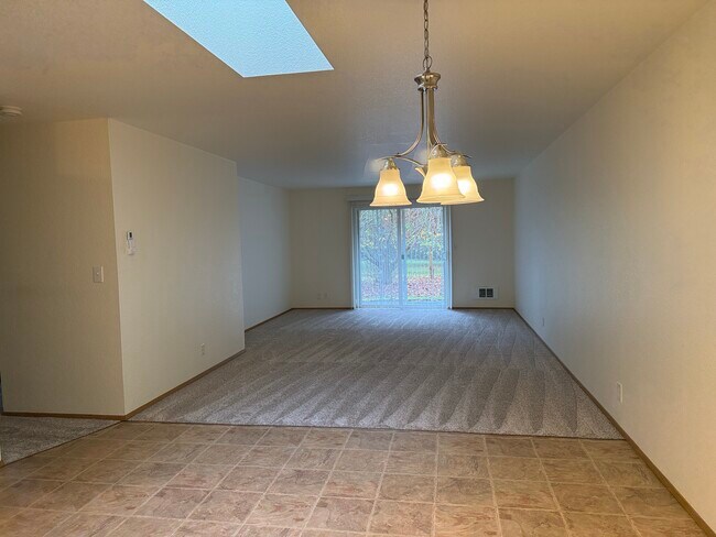 Foto del edificio - 9114 44th Dr NE