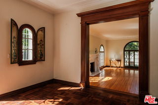 Foto del edificio - 1004 N Beverly Dr