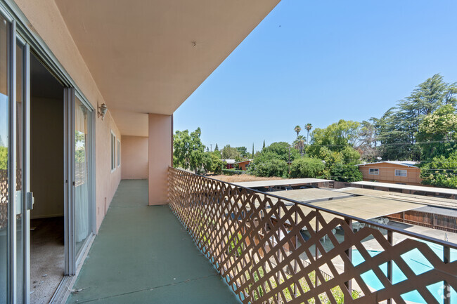 2BR, 2BA - 1080SF - Balcony - Imperial Manor