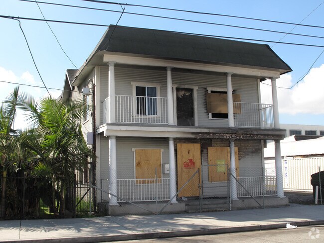 Building Photo - 126 W D St