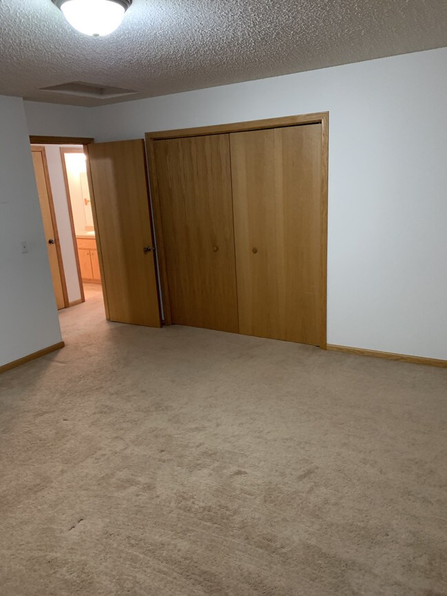 Building Photo - 632 Danielson Ct