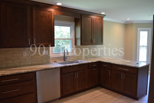 Building Photo - 598 Greenbank Dr
