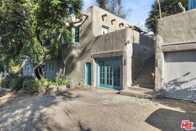 Building Photo - 1406 Cerro Gordo St