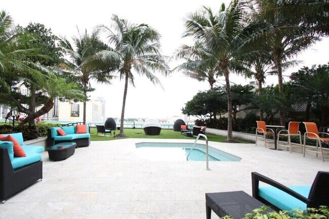 Building Photo - 550 Okeechobee Blvd