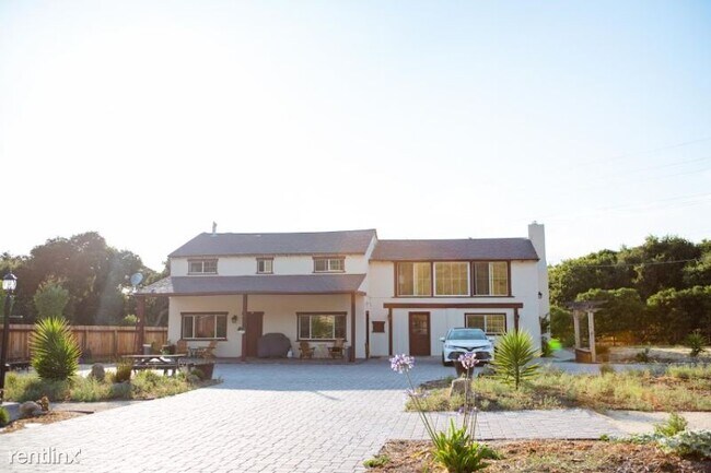 Building Photo - 5 br, 2.5 bath House - 902 Monterey Salina...