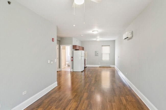 Building Photo - 115 N Hickory St