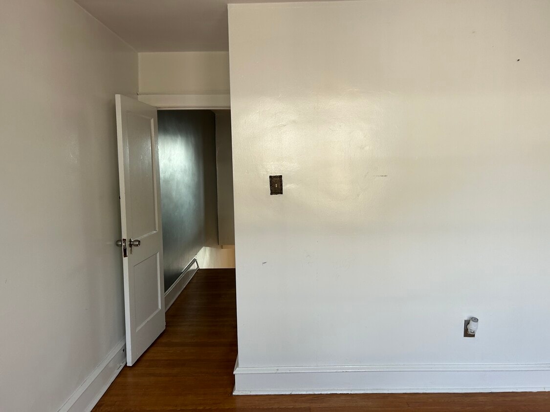 Building Photo - 3333 Guilford St