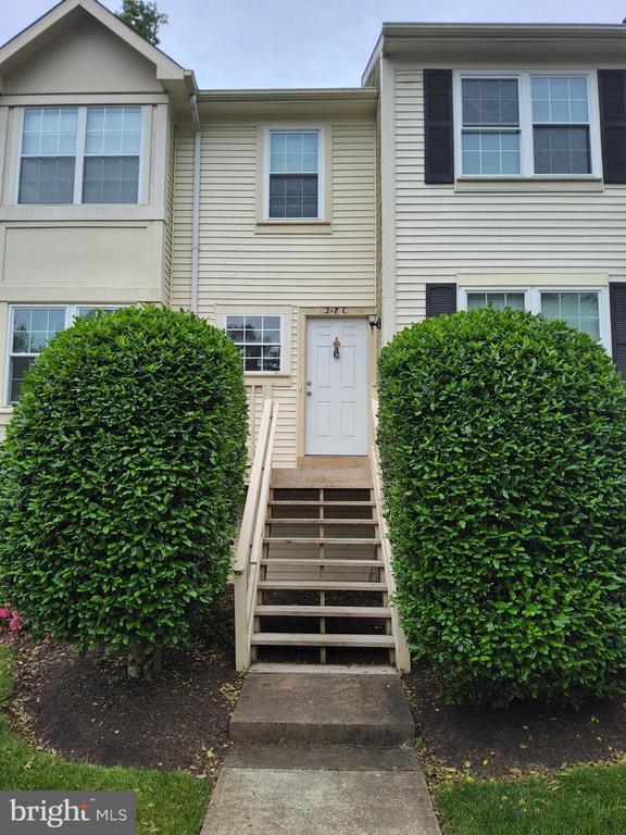 Foto principal - 218 Fernwood Pl