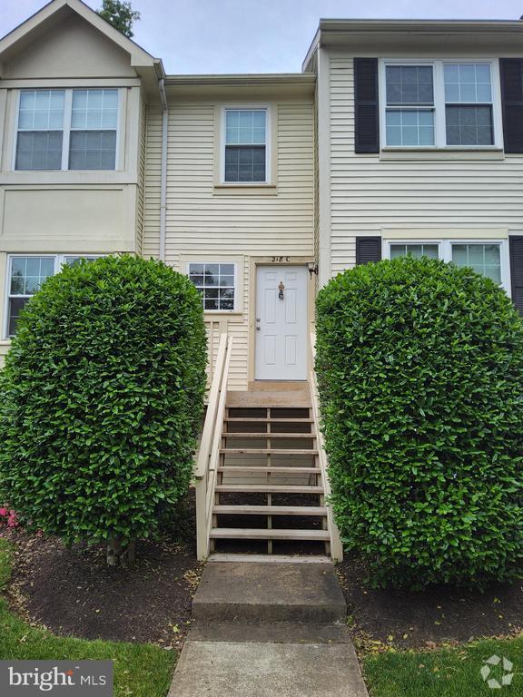 Building Photo - 218 Fernwood Pl