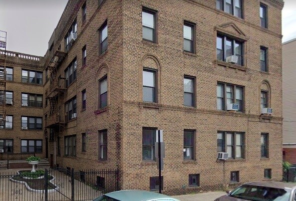 Building Photo - 148 37th St