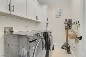 Building Photo - 1139 Jardin Dr