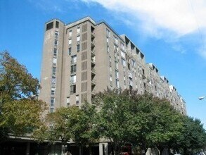 Building Photo - 33 Pond Ave