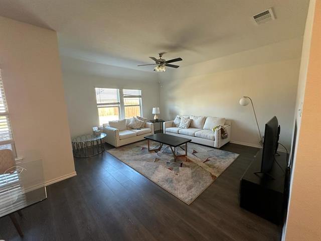 Foto del edificio - 1102 Honey Maple St