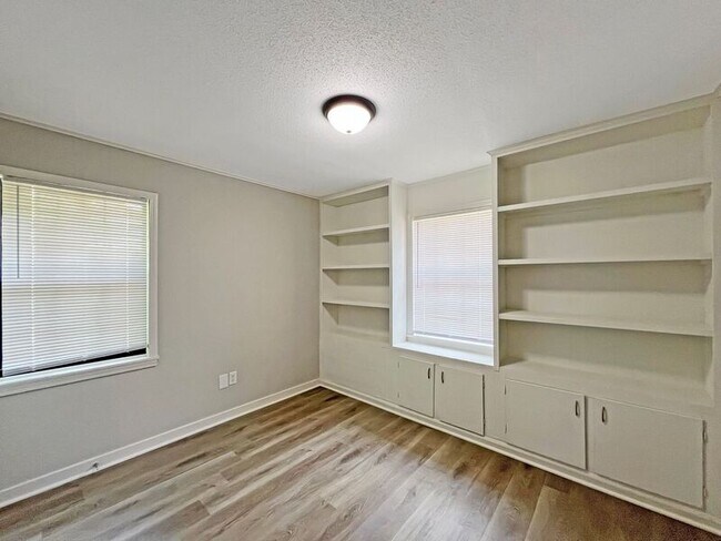 Foto del edificio - 2372 Ashland Dr