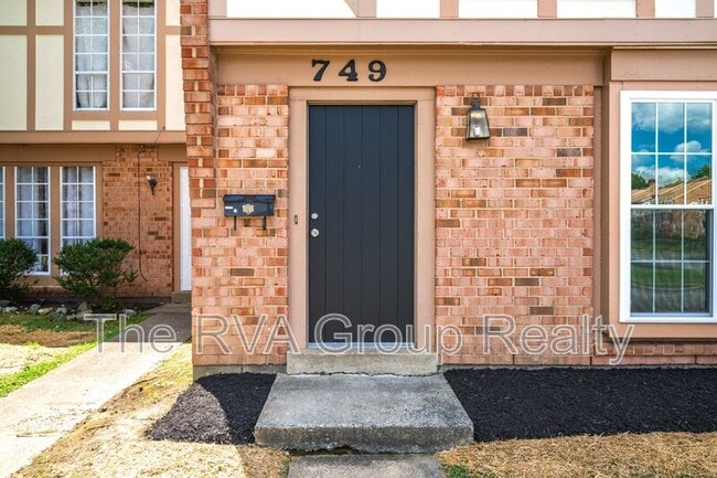 Foto del edificio - 749 Pleasant St