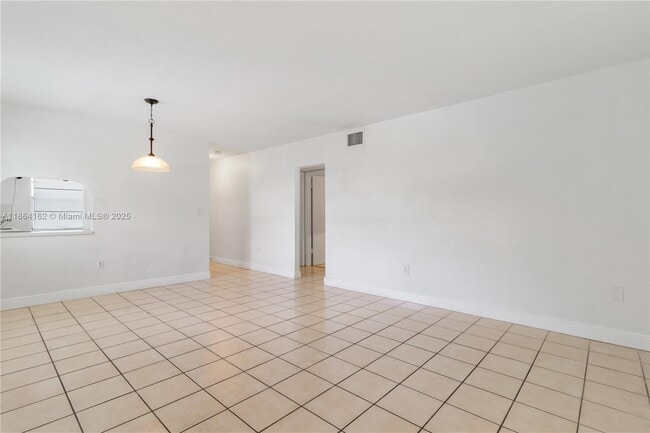 Building Photo - 17255 SW 95th Ave