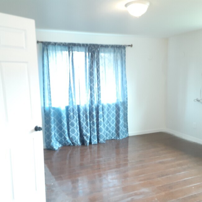 Bedroom - 521 SE Cook Plant Farm Rd