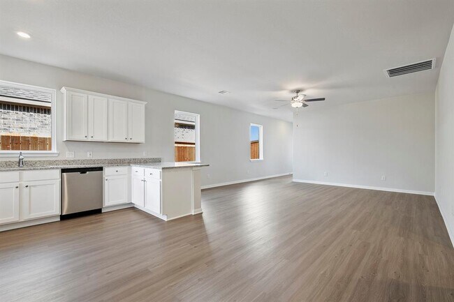 Foto del edificio - 1031 Rosewood Trl